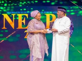 Honourable Ministér of Women Affairs, Hajiya Imaan Suleiman Ibrahim being conferred Award at the 3rd edition of the Nigeria Excellence Award in Public Service (NEAPS) held on Sunday, December 7, 2025 at the State House Conference Hall, Abuja.
