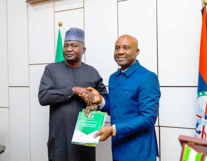 Defence Minister Receives Minister Of Innovation, Science And Technology