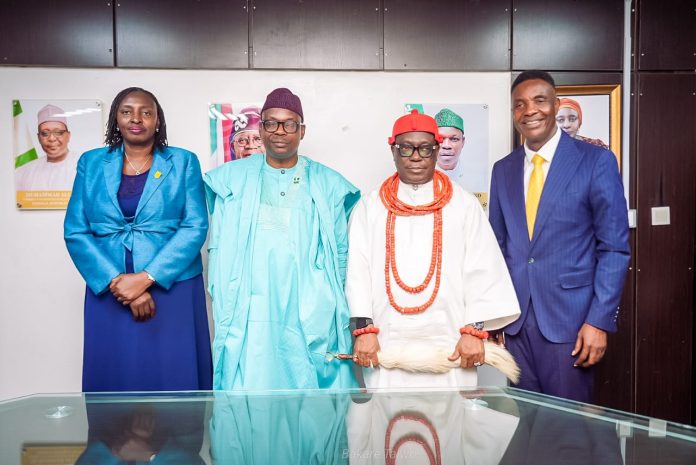 (L-R) Permanent Secretary FMOHSW, Daju Kachollom S. mni, Dr. Iziaq Adekunle Salako, Honourable Minister of State for Health and Social Welfare, His Royal Merjesty, Engineer Michael Ogheneove Orugbo, Okporua I, Ovie of Udu kingdom, and Dr. Ben Nwoye, Deputy National Chairman,APC South in a group Photograph during a courtesy visit to the office of the Honourable Minister of State, in Abuja
