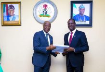 Former Minister of Finance and Coordinating Minister of the Economy Mr. Wale Edun handing over the baton of Office to Mr. Taiwo Oyedele Minister of Finance and Coordinating Minister of the Economy