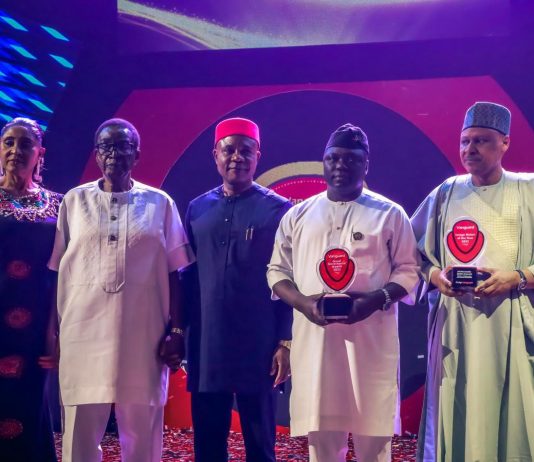 L-R: Chief Mrs Patricia Nwobodo, Chief Jim Nwobodo (former Governor of Enugu State), His Excellency Peter Mba, Executive Governor of Enugu State, His Excellency Agbu Kefas, Executive Governor of Taraba State, and Mohammed Idris, Honourable Minister of Information and National Orientation, at the 2026 Vanguard Media Awards held on Friday at the Eko Hotel & Suites, Victoria Island, Lagos. Pix Adnan Samaha