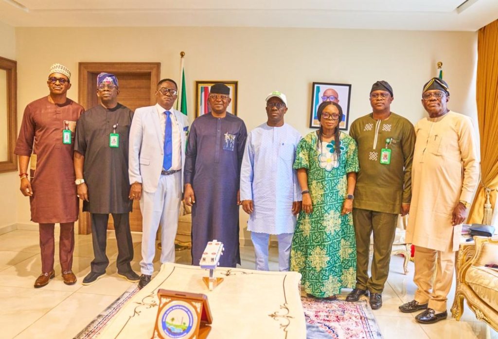 The Honourable Minister of Water Resources and Sanitation, Engr. Prof. Joseph Terlumun Utsev, FNSE, and the Executive Governor of Edo State, His Excellency Senator Monday Okpebholo, flanked by the Permanent Secretary, Dr. Emanso Umobong, and Board Members of the Benin-Owena River Basin Development Authority (BORBDA), during a courtesy visit to the Governor at Government House, Benin City, Edo State, on Tuesday, April 28, 2026.