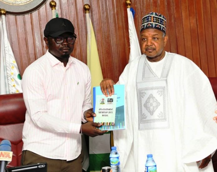 The Honourable Minister, Federal Ministry of Youth Development, Comrade Ayodele Olawande (left), and the Honourable Minister for Budget and Economic Planning, Senator Abubakar Atiku Bagudu (right), during the handover ceremony at the 22nd Meeting of the Nigeria Open Government Partnership (OGP) National Steering Committee held in Abuja on Friday, 17th April, 2026.