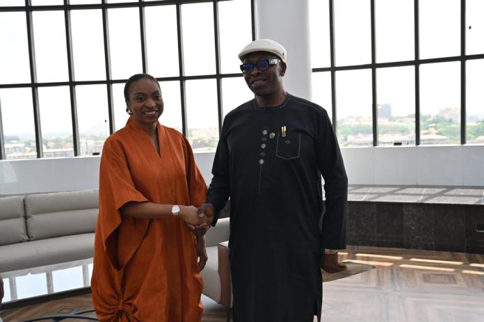 L-R: Hon. Minister of Industry, Trade and Investment, Dr. Jumoke Oduwole in a handshake with Hon. Enefe Ekene, Chairman, Investment Monitoring Committee and Federal Commissioner, Anambra State