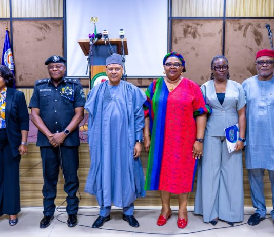 (L–R) Representative of the Director-General of DSS, Director of Protocol, M. O. Chukwuka, fsi; Representative of the Inspector-General of Police and Force Public Relations Officer, DCP Anthony Okon Placid, mni, mnipr; the Honourable Minister of Information and National Orientation, Mohammed Idris, fnipr; the Permanent Secretary, Federal Ministry of Information and National Orientation, Dr. Binyerem Chigbonwu Ukaire; Representative of the Head of UNESCO Office, Abuja, and Head of the Communication and Information Sector, Ms. Yachat Nuhu; and Executive Secretary/Chief Executive Officer, Nigerian Press Council, Dr. Dili Ezughah, during a press conference in commemoration of World Press Freedom Day 2026, held on May 4, 2026, in Abuja. Photo: Khalid Ahmed/FMINO.