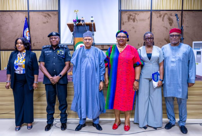 (L–R) Representative of the Director-General of DSS, Director of Protocol, M. O. Chukwuka, fsi; Representative of the Inspector-General of Police and Force Public Relations Officer, DCP Anthony Okon Placid, mni, mnipr; the Honourable Minister of Information and National Orientation, Mohammed Idris, fnipr; the Permanent Secretary, Federal Ministry of Information and National Orientation, Dr. Binyerem Chigbonwu Ukaire; Representative of the Head of UNESCO Office, Abuja, and Head of the Communication and Information Sector, Ms. Yachat Nuhu; and Executive Secretary/Chief Executive Officer, Nigerian Press Council, Dr. Dili Ezughah, during a press conference in commemoration of World Press Freedom Day 2026, held on May 4, 2026, in Abuja. Photo: Khalid Ahmed/FMINO.