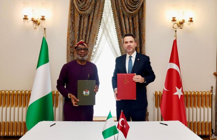 Nigeria’s Minister of Solid Minerals Development, Dr. Dele Alake and the The Minister of Energy and Natural Resources of the Republic of Türkiye, Alparslan Bayraktar during the signing of the Memorandum of Understanding to deepen cooperation in solid minerals in Istanbul, Turkey.