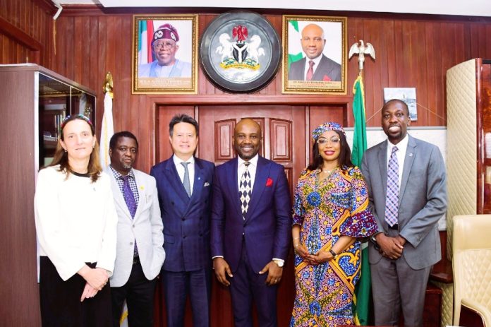 Hon. Minister of Innovation, Science and Technology, FMIST, Dr. Kingsley Tochukwu Udeh, SAN, (3rd right) Director-General, World Intellectual Property Organization (WIPO) Mr. Daren Tang (3rd left) Permanent Secretary, Federal Ministry of Innovation, Science and Technology Dr. Mukhtar Yawale Muhammad, mni (2nd left) Director, Human Resources Division, WIPO, Ms. Adelaide Barbier (left) Director, Division for Africa, WIPO, Ms. Asiedu (2nd right) and Director, WIPO, Nigeria office, WIPO, Mr. Moody Oluwatobiloba (right) during the visit.