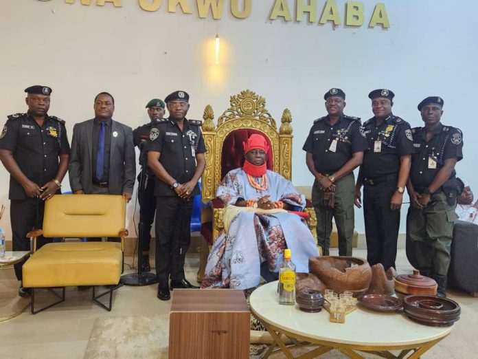 Delta CP Yemi Oyeniyi psc, acipm, mnips, Standing By The Right Of The Asagba Joined By His Team In A Photograph With The Asagba In His Palace