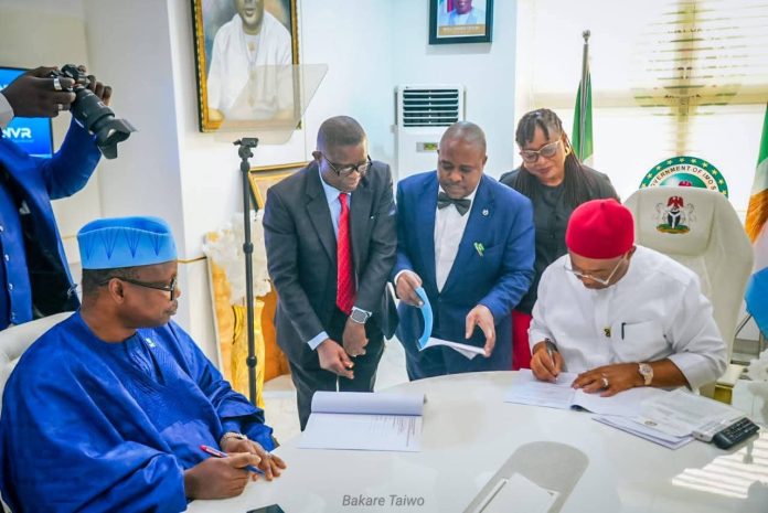 Hon. Minister of State for Health and Social Welfare Dr Iziaq Adekunle Salako watching his Excellency, Governor of Imo State Senator Hope Uzodimma signing MoU between the Health Ministry and Imo State Government for takeover and Upgrade of General Hospital Okigwe to a Federal Medical Center, Okigwe.