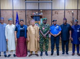 (L–R) National Public Relations Officer (NPRO), Nigeria Customs Service (NCS), Assistant Comptroller Abdullahi Aliyu Maiwada; Director-General, Federal Radio Corporation of Nigeria (FRCN), Dr. Mohammed Bulama; Director of Legal Services, Office of the National Security Adviser (ONSA), Zakari Mijinyawa; Permanent Secretary, Federal Ministry of Information and National Orientation, Dr. Binyerem Chigbonwu Ukaire; the Honourable Minister of Information and National Orientation, Mohammed Idris, fnipr; Director of Defence Intelligence, Major General Samaila Uba; Force Public Relations Officer, DCP Anthony Okon Placid, mni, mnipr; Special Adviser to the President on Media and Public Communications, Mr. Sunday Dare; Senior Special Assistant to the President on Media and Special Duties, Mr. Tunde Rahman; and Senior Special Assistant to the President on Public Engagement, Mr. Fredrick Nwabufo, shortly after a press briefing by the Honourable Minister on pressing national issues, held on June 4, 2026, in Abuja. Photo: Khalid Ahmed/FMINO.
