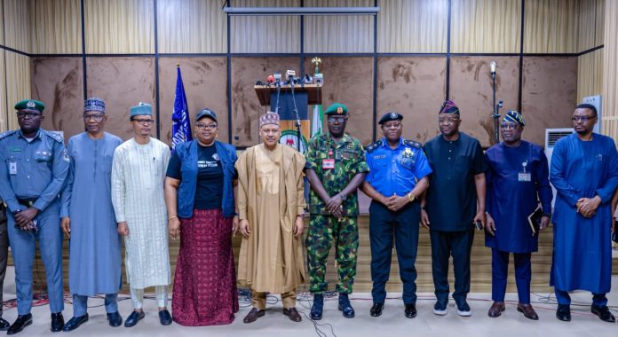 (L–R) National Public Relations Officer (NPRO), Nigeria Customs Service (NCS), Assistant Comptroller Abdullahi Aliyu Maiwada; Director-General, Federal Radio Corporation of Nigeria (FRCN), Dr. Mohammed Bulama; Director of Legal Services, Office of the National Security Adviser (ONSA), Zakari Mijinyawa; Permanent Secretary, Federal Ministry of Information and National Orientation, Dr. Binyerem Chigbonwu Ukaire; the Honourable Minister of Information and National Orientation, Mohammed Idris, fnipr; Director of Defence Intelligence, Major General Samaila Uba; Force Public Relations Officer, DCP Anthony Okon Placid, mni, mnipr; Special Adviser to the President on Media and Public Communications, Mr. Sunday Dare; Senior Special Assistant to the President on Media and Special Duties, Mr. Tunde Rahman; and Senior Special Assistant to the President on Public Engagement, Mr. Fredrick Nwabufo, shortly after a press briefing by the Honourable Minister on pressing national issues, held on June 4, 2026, in Abuja. Photo: Khalid Ahmed/FMINO.