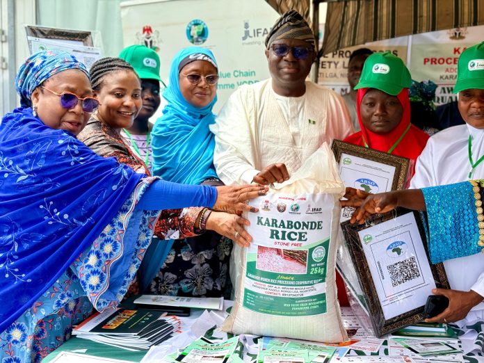 The Permanent Secretary,FMAFS, Dr Marcus Olaniyi Ogunbiyi (C) and the award winning processors during the award presentation
