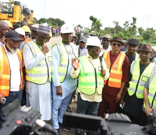 Umahi Issues Strong Warning To Non-Performing Contractors, Says Tinubu Must Not Be Blamed For Project Delays