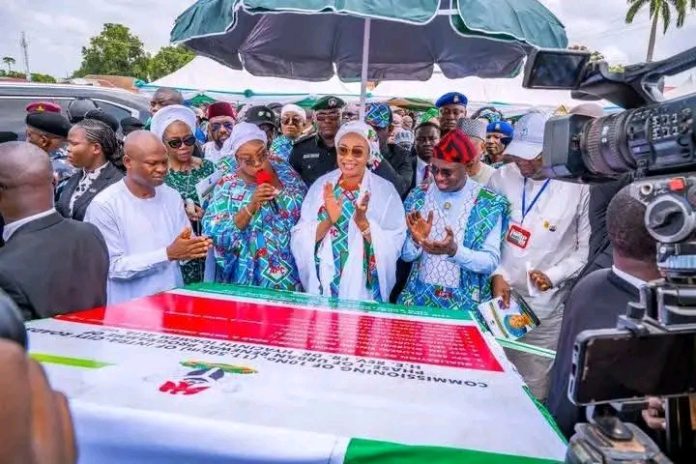 IMG-20260616-WA0215 First Lady Oluremi Tinubu Commissions 10 Roads, Hands Over ICT Centre In Benue