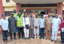 Federal Government Distributes Fertilizers To Ekiti Farmers As EKSG Pledges Transparency, Accountability
