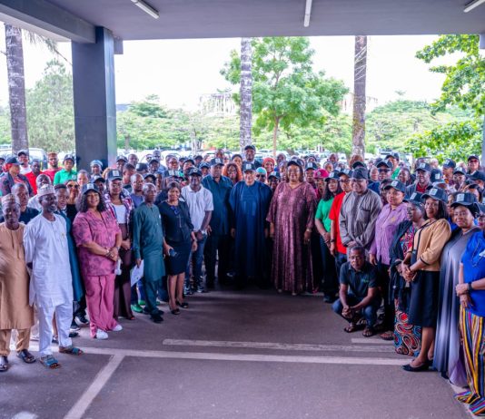 *2026 CIVIL SERVICE WEEK: FEDERAL MINISTRY OF INFORMATION HONOURS OUTSTANDING STAFF* The Honourable Minister of Information and National Orientation, Mohammed Idris, fnipr, and the Permanent Secretary of the Ministry, Dr. Binyerem Chigbonwu Ukaire, with staff of the Federal Ministry of Information and National Orientation during the celebration of staff and presentation of Certificates of Commendation to deserving personnel as part of activities marking the 2026 Civil Service Week in Abuja on June 23, 2026. Photo: Khalid Ahmed/FMINO