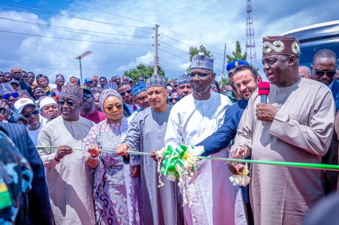 (L–R) Deputy Governor of Nasarawa State, Dr. Emmanuel Akabe; Honourable Minister of Women Affairs, Hajiya Imaan Sulaiman-Ibrahim, fsi; Honourable Minister of Information and National Orientation, Mohammed Idris, fnipr; Governor of Nasarawa State, Engr. Abdullahi A. Sule; Representative of BAUHAUS Global Investment Nigeria Ltd.; Representative of the President of the Federal Republic of Nigeria and National Chairman of the All Progressives Congress (APC), Prof. Nentawe Goshwe Yilwatda; during the commissioning of the 600-metre Underpass/Akwanga Roundabout on July 1, 2026, in Akwanga, Nasarawa State. Photo: Khalid Ahmed/FMINO