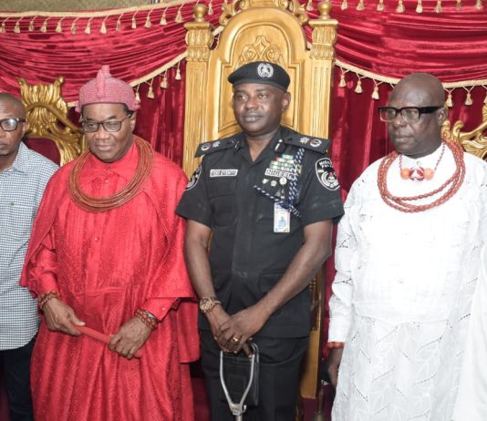 CP Yemi Oyeniyi psc acipm mnips In A Group Photograph With The Oghara Monarch Noble Oyibo Eshemitan JP, FCA Orefe 111, The Ovie Of Oghara During The Visit