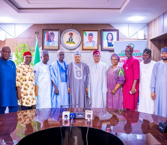 (R–L) Assistant Legal Adviser, Rt. Hon. David Iorhemba; Financial Secretary, Rt. Hon. Nasiru Mu'azu; Rt. Hon. John Audu; Deputy National Chairman, Forum of All Progressives Congress (APC) Former Presiding Officers of State Houses of Assembly (FOPSHA), Rt. Hon. Victor S. Edoro; Rt. Hon. Olubunmi Adelugba; Chairman, Forum of All Progressives Congress (APC) Former Presiding Officers of State Houses of Assembly (FOPSHA), Rt. Hon. Senator Wasiu Esinlokun; Honourable Minister of Information and National Orientation, Mohammed Idris, fnipr; Secretary, APC-FOPSHA, Prof. Matoh D. Dogara; Deputy Chairman, APC-FOPSHA, Rt. Hon. Ahmed Marafa; Treasurer, APC-FOPSHA, Rt. Hon. Odefa O. Odefa; Rt. Hon. Surveyor Jonas Okeke, fnis; and Rt. Hon. Bamidele David Oleyelogun, during a courtesy visit by the Forum of All Progressives Congress (APC) Former Presiding Officers of State Houses of Assembly (FOPSHA) to the Honourable Minister on July 21, 2026, in Abuja. Photo: Khalid Ahmed/FMINO.