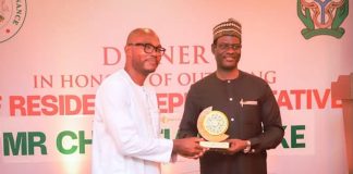 R–L: Honourable Minister of Finance and Coordinating Minister of the Economy, Mr. Taiwo Oyedele, presents a commemorative plaque to the outgoing International Monetary Fund (IMF) Resident Representative to Nigeria, Dr. Christian Ebeke, during a dinner held in his honour.