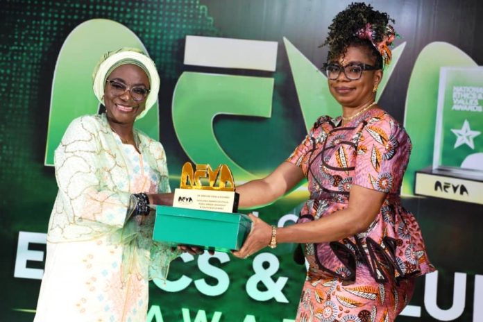 L-R: The Permanent Secretary, Federal Ministry of Youth Development, Dr. Maryam Ismaila Keshinro, receiving the Excellence Award for Ethical Public Service Leadership & Youth Development from Mrs. Ann Osawaru, wife of the Honourable Sir Billy Osawaru, Member representing Orhionmwon/Uhunmwode Federal Constituency, Edo State, at the National Ethics and Values Awards 2026, held yesterday at Hilton Luxury Hotel, Abuja.