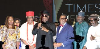 L-R: Managing Director, Federal Airports Authority of Nigeria; Mrs. Olubunmi Kuku; Obi of Onitsha, His Majesty Igwe Nnaemeka Alfred Ugochukwu Achebe; Hon. Minister of Aviation and Aerospace Development, Festus Keyamo SAN; Former President African Development Bank, Dr. Akinwunmi Adesina; Permanent Secretary Federal Ministry of Aviation and Aerospace Development, Mahmud Adam Kambari FCNA, FICA and the Chief Executive Officer/ Director General Nigeria Civil Aviation Authority, Capt. Chris Najomo at the Presentation of Award in Abuja. 