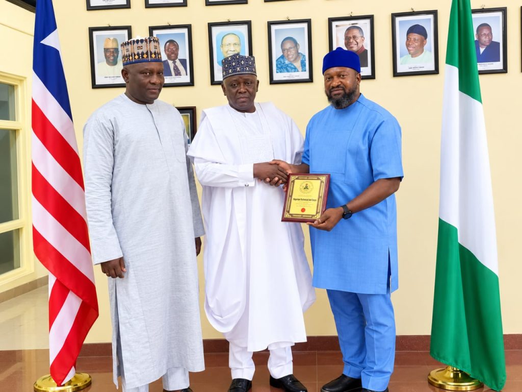 DG/CEO, Rt. Hon. Yusuf Buba Yakub (m), presents a plaque to the Nigerian Embassy Economist, Mr. Tijjani Ahmed Gwary (l), in the company of the Head of Chancery, Mr. Tijjani Lawali (r).