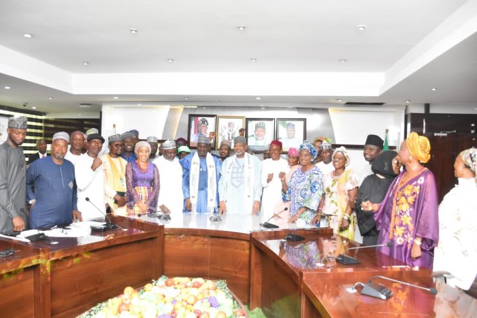 IMG-20260929-WA0023 The Minister of Agriculture and Food Security, Sen Abubakar Kyari (C) , Minister of State for Agriculture and Food Security, Sen Dr Aliyu Sabi Abdullahi ( on the right hand side of the Hon. Minister and other stakeholders during the inauguration.