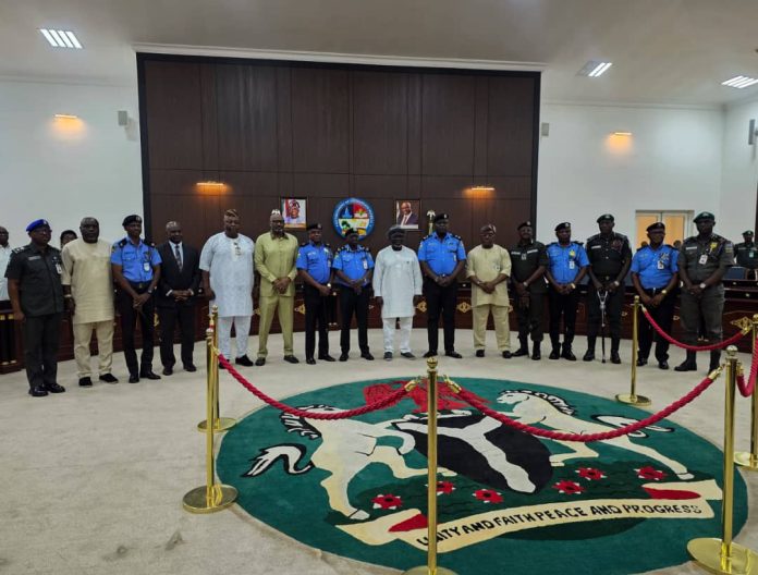 IMG-20261005-WA0024 Group Photograph During The CP's Visit To Delta State Gov. Rt. Hon. (Elder ) Sheriff Oborevwori