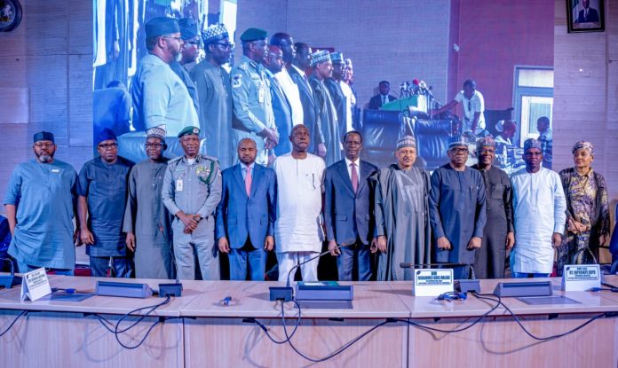 *PRESS BRIEFING ON FUEL PRICES AND THE SUBSIDY QUESTION* The Honourable Minister of Finance and Coordinating Minister of the Economy, Taiwo Oyedele; the Honourable Minister of Information and National Orientation, Mohammed Idris, fnipr; the Honourable Minister of State for Petroleum Resources (Oil), Senator Heineken Lokpobiri; and key government officials and stakeholders, during a press briefing on Fuel Prices and the Subsidy Question in Abuja. Photo: Khalid Ahmed/FMINO.