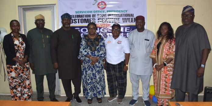 IMG-20261013-WA0017 R – L, SERVICOM Head of Operations, Mrs. Ngozi Akinbodewa (4th) and the Ag. National Coordinator/CEO of the SERVICOM Office, Mrs. Helen Lawal (5th) in a group photograph with management staff of SERVICOM Office, Presidency during the celebration of the 2026 Customer Service Week on 12th October, 2026 in Abuja.