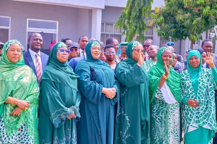 Hajiya Hafsat Uba Sani Joins Vice President’s Wife For RHI Food Outreach Flag-off In Katsina