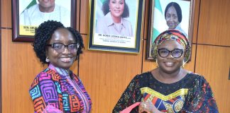 R – L; Ag. National Coordinator/CEO of the SERVICOM Office, Mrs. Helen Lawal presenting SERVICOM Awareness Materials to the Permanent Secretary Federal Ministry of Budget and Economic Planning, Mrs. Deborah Odoh after the latter was decorated as SERVICOM Champion during the official courtesy visit to the Ministry on 21st October, 2026 in Abuja.